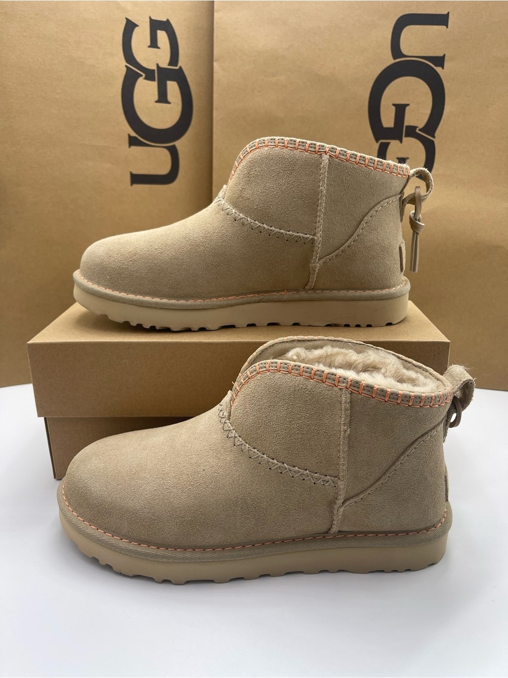 UGG
W / 1178830
W CLASSIC ULTRA MINI ELARIA
MDSD - Mustard Seed - Picture 1 of 16
